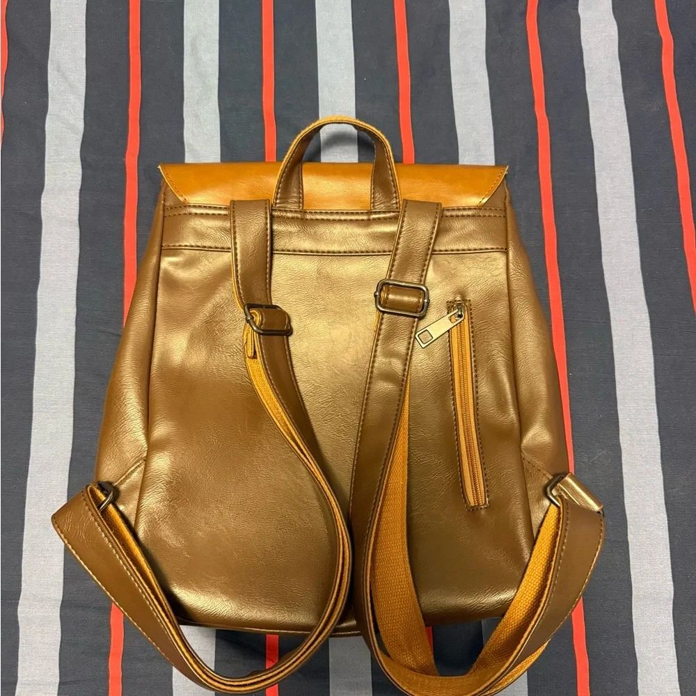 Two-Toned Leather Backpack - Picture 2 of 8